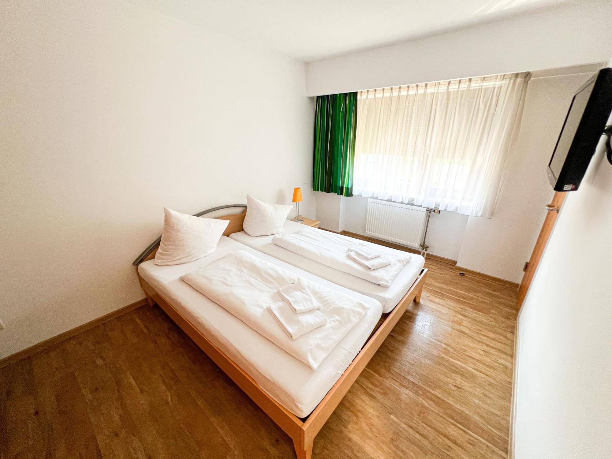Euro Inn - Hotel Лар Экстерьер фото