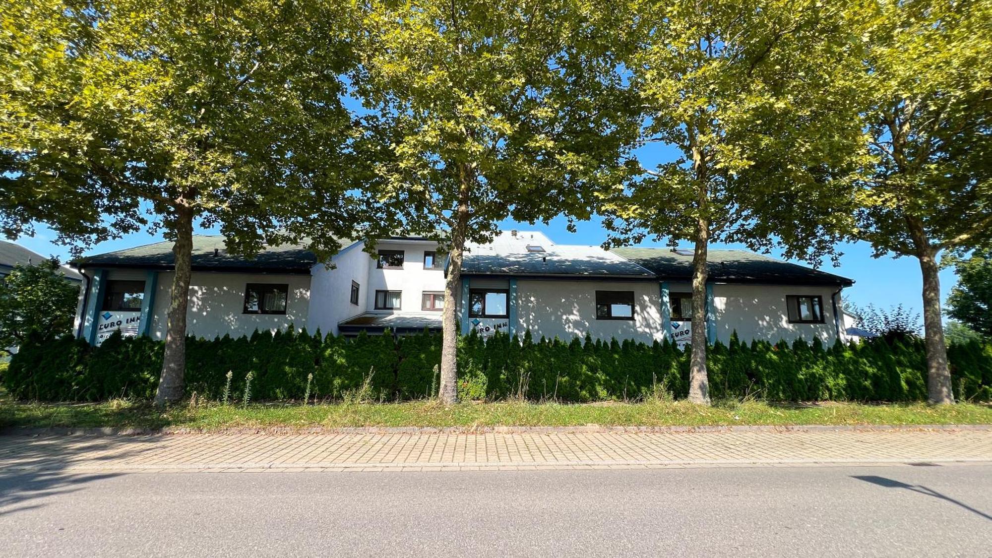 Euro Inn - Hotel Лар Экстерьер фото