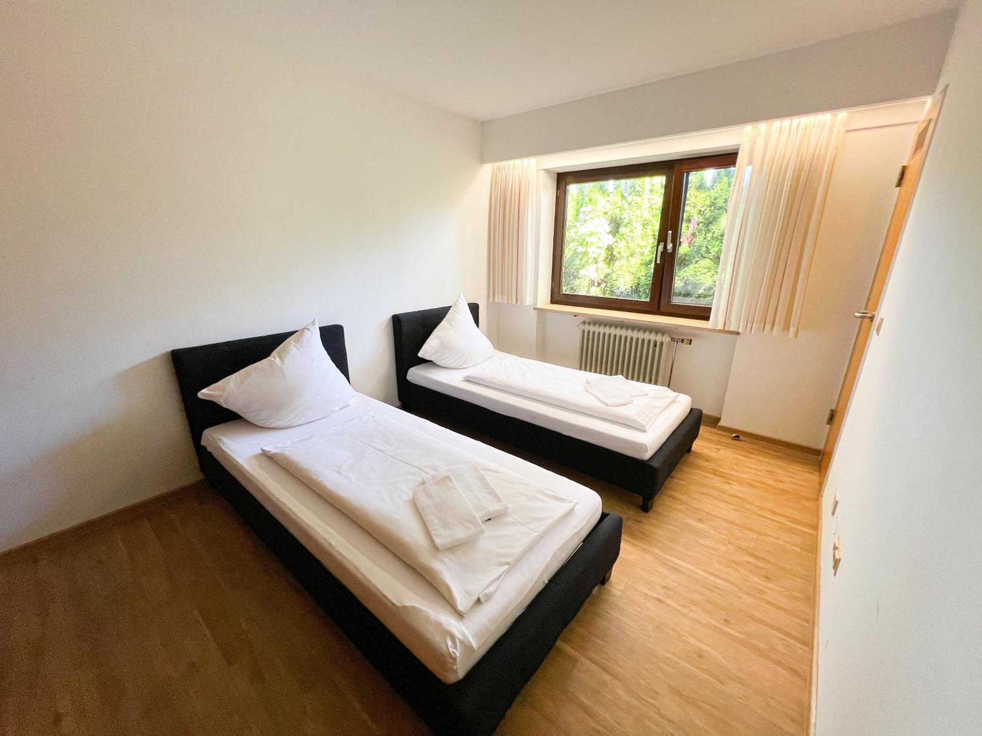 Euro Inn - Hotel Лар Экстерьер фото